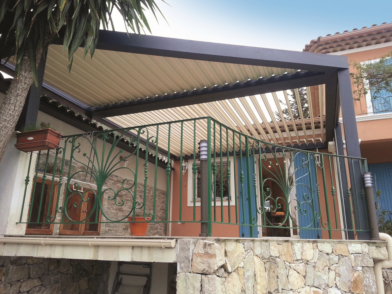 Pergola bioclimatique Eurocom store
